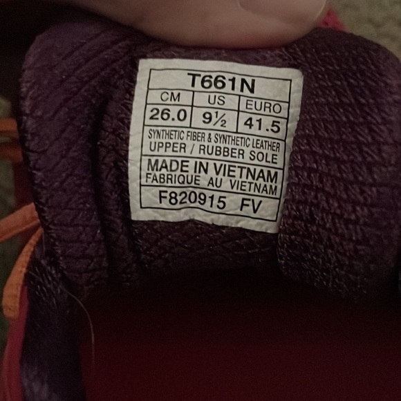 Asics womens 9.5. VERY CLEAN - Picture 2 of 6